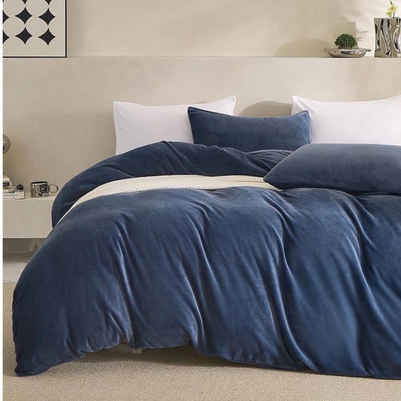 🆕 Blue Velvet Luxury Duvet Set Bedding High End Hotel Vibes KING - Picture 2 of 10
